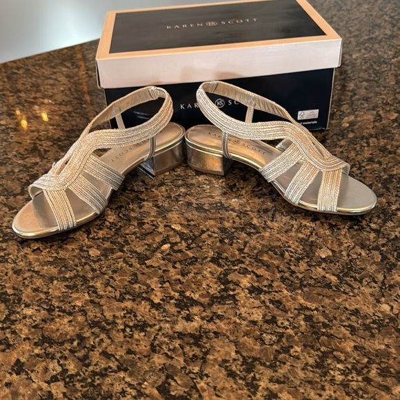 Karen Scott Nathenaa Silver sandals NIB 5.5 - Picture 3 of 10